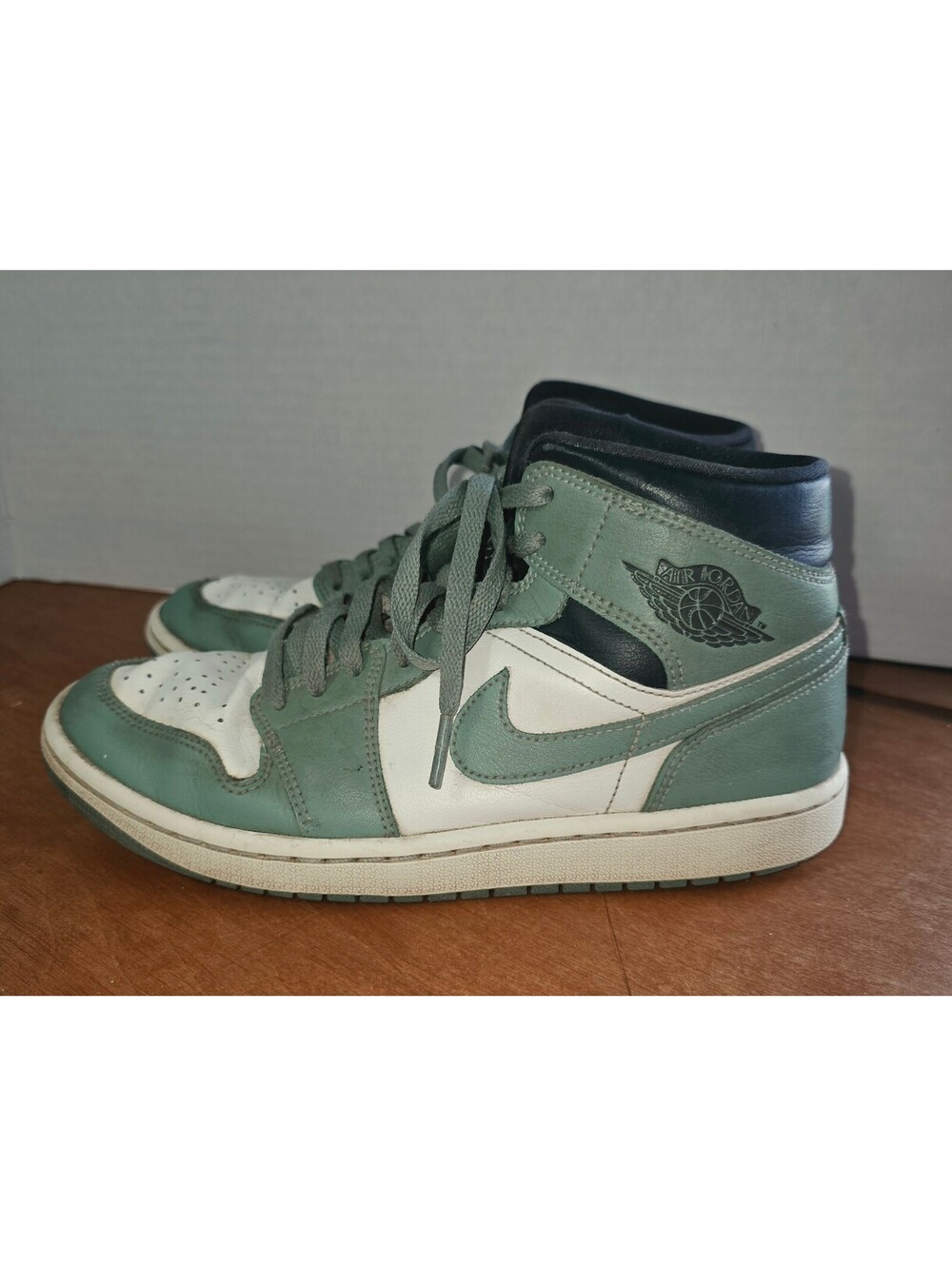 Nike Air Jordan 1 mid in Jade smoke women's size 9